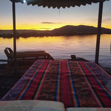 Uros Utasa Lodge Puno Exteriér fotografie